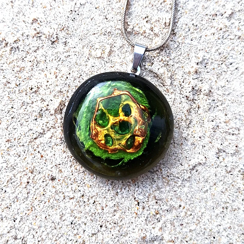 Green golden pendant