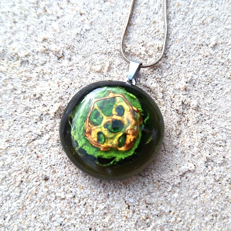 Green golden pendant
